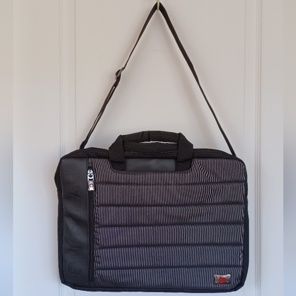 SWISSGEAR ANTHEM SLIMCASE LAPTOP NOTEBOOK COMPUTER MESSENGER BAG 17" BLACK